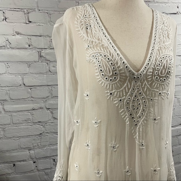 GUL white sheer eyelet cover-up🏖 get away, take away on your Vacay size medium - Picture 2 of 7